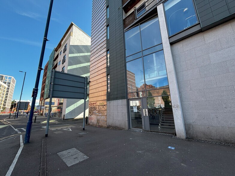 Oldham Rd, Manchester à louer - Photo du bâtiment - Image 3 de 9