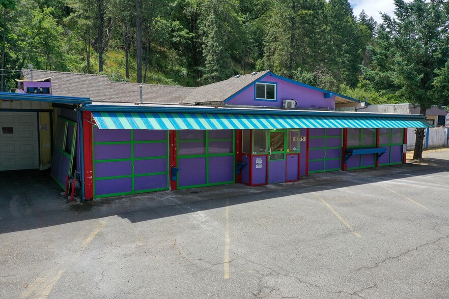 8775 Rogue River Hwy, Grants Pass, OR for sale - Building Photo - Image 1 of 1