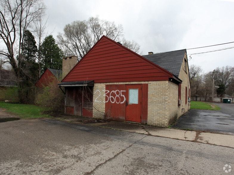 23685 Northwestern Hwy, Southfield, MI for sale - Primary Photo - Image 1 of 4