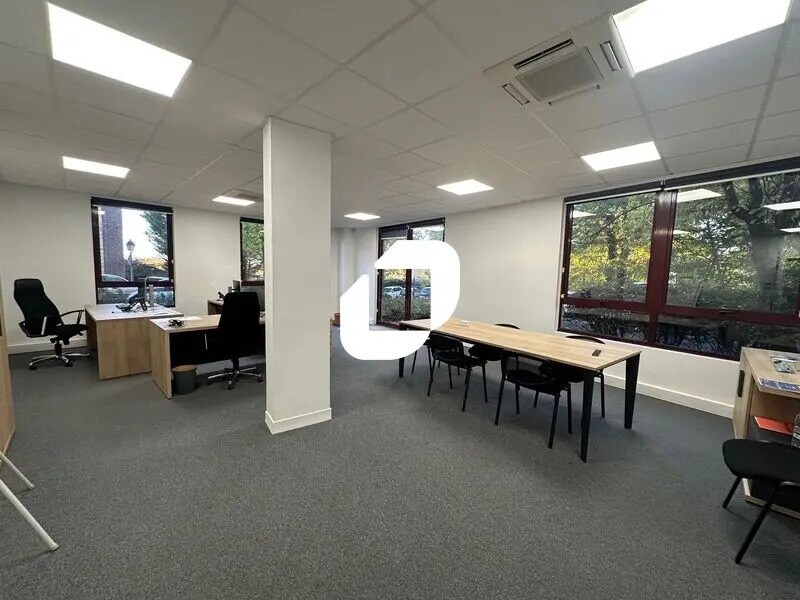 Office in Saint-Germain-en-Laye for lease Interior Photo- Image 1 of 9