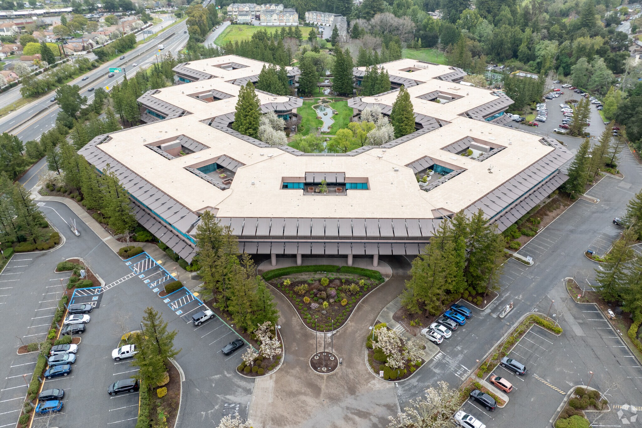 100 Enterprise Way, Scotts Valley, CA à louer Photo du bâtiment- Image 1 de 20