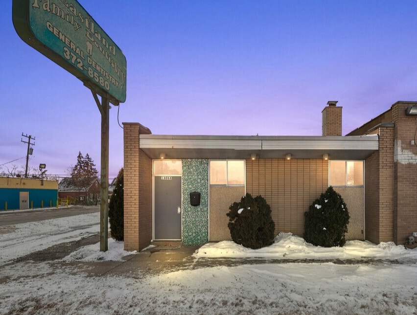 16068 E 8 Mile Rd, Detroit, MI for sale Building Photo- Image 1 of 25