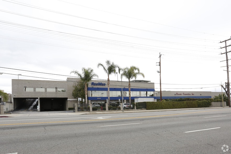 9540 De Soto Ave, Chatsworth, CA for lease - Primary Photo - Image 1 of 6