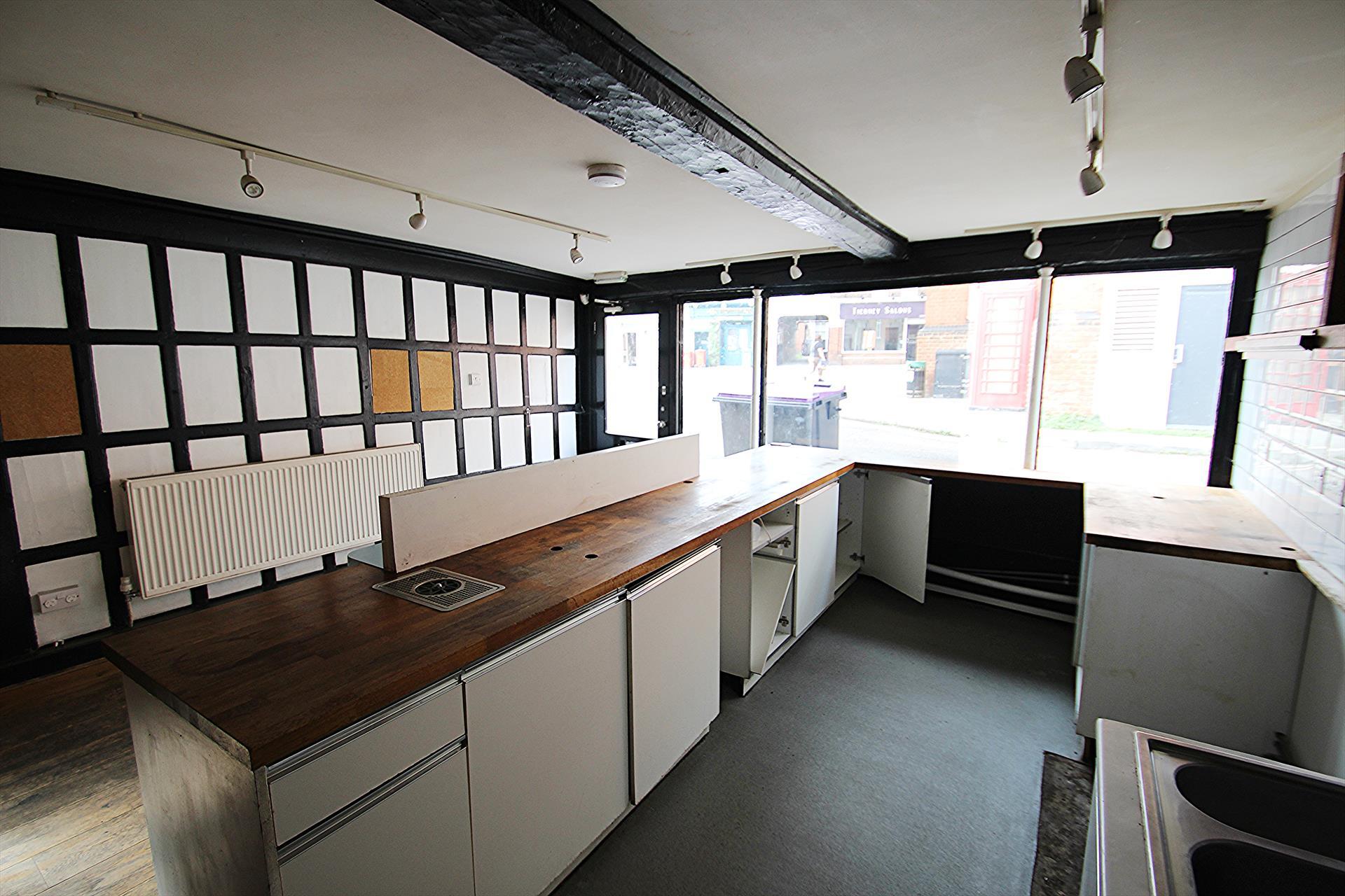 8 Old Cross, Hertford for lease Interior Photo- Image 1 of 6