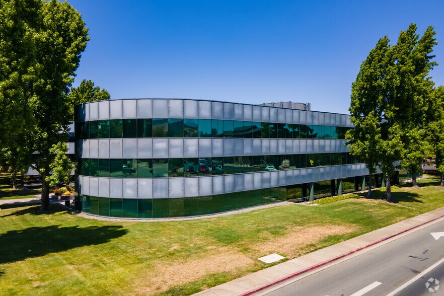 2700 Ygnacio Valley Rd, Walnut Creek, CA à louer - Photo du bâtiment - Image 2 de 11