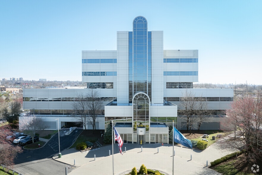 55 Challenger Rd, Ridgefield Park, NJ for lease - Building Photo - Image 2 of 8