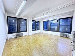 147 W 35th St, New York, NY for lease Interior Photo- Image 1 of 6