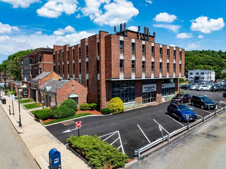 326-330 Washington St, Wellesley, MA à louer - Photo du bâtiment - Image 1 de 2
