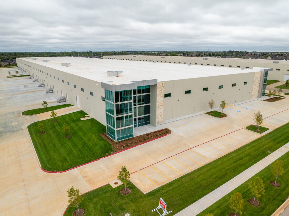 4300 N Rainbow Farm Rd, Bentonville, AR for lease Building Photo- Image 1 of 1