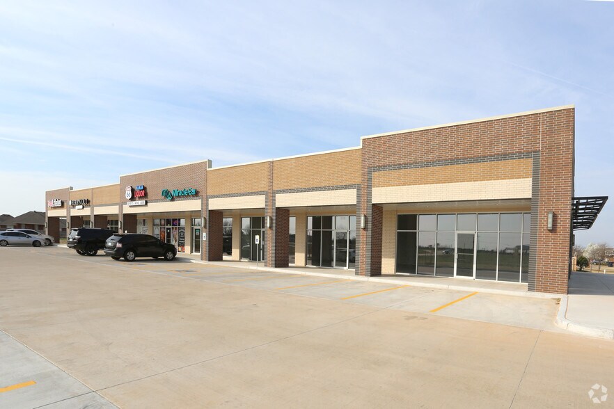4301 N Sara Rd, Yukon, OK à louer - Photo du bâtiment - Image 3 de 14