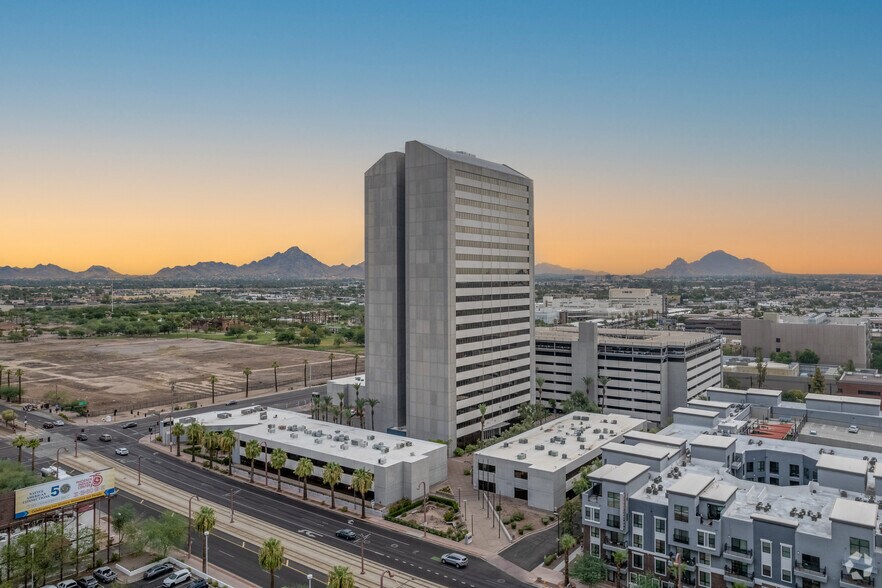 4041 N Central Ave, Phoenix, AZ à louer - Photo du bâtiment - Image 3 de 9