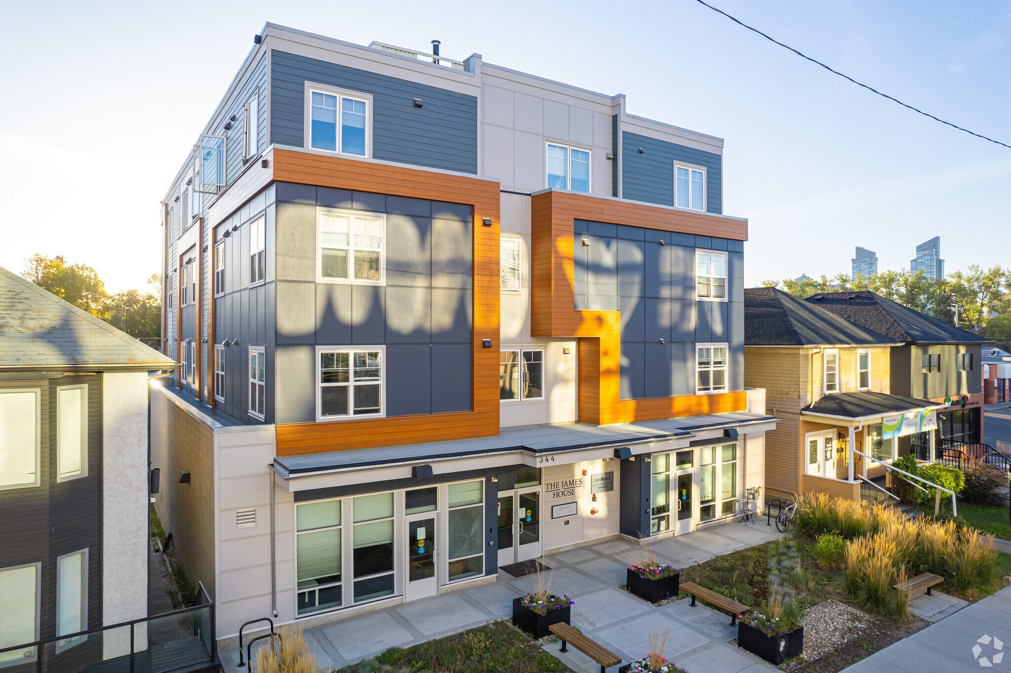 348 14 St NW, Calgary, AB for sale Building Photo- Image 1 of 1