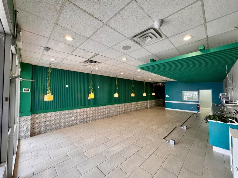 8814 Veterans Memorial Blvd, Metairie, LA à louer - Photo du bâtiment - Image 1 de 25