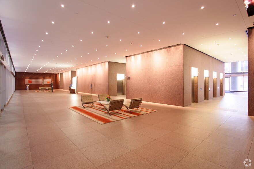 33 S 6th St, Minneapolis, MN à louer - Hall d’entrée - Image 2 de 17