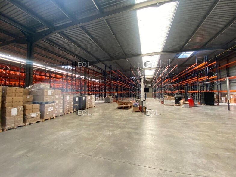 Industrial in Santeny for sale - Interior Photo - Image 2 of 11