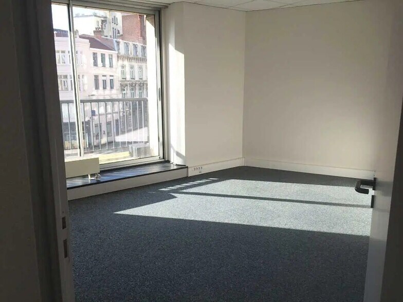 Office in Lille for lease - Interior Photo - Image 3 of 4