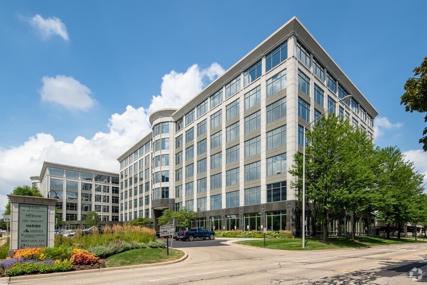 9500 W Bryn Mawr Ave, Rosemont, IL à louer - Photo du bâtiment - Image 2 de 21