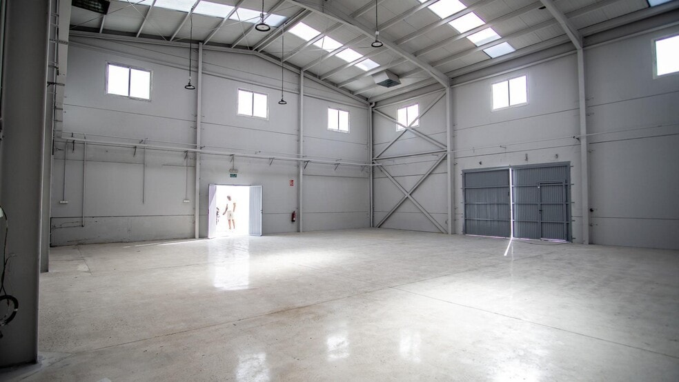 Industrial in Elda, Alicante for lease - Building Photo - Image 3 of 7