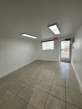 1200-1340 Stirling Rd, Dania Beach, FL à louer Photo intérieure- Image 2 de 6