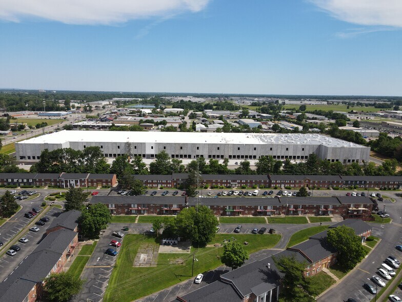 6611 Shepherdsville Rd, Louisville, KY à louer - Photo du bâtiment - Image 2 de 4