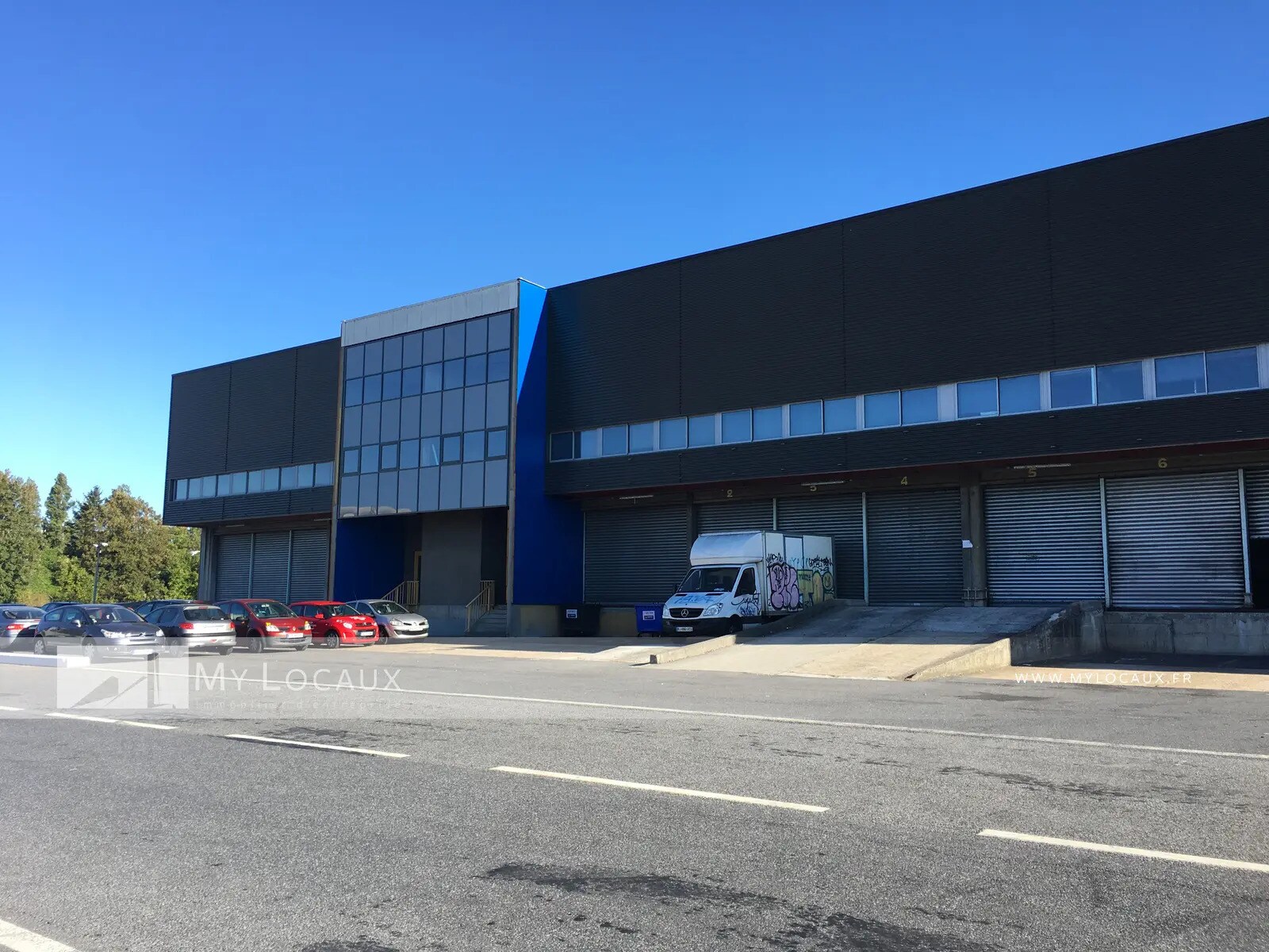 Industrial in Aulnay-sous-Bois for lease Building Photo- Image 1 of 6