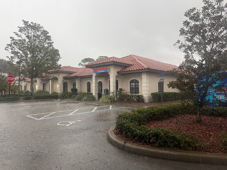 840 Dunlawton Ave, Port Orange, FL à louer - Photo du bâtiment - Image 3 de 16