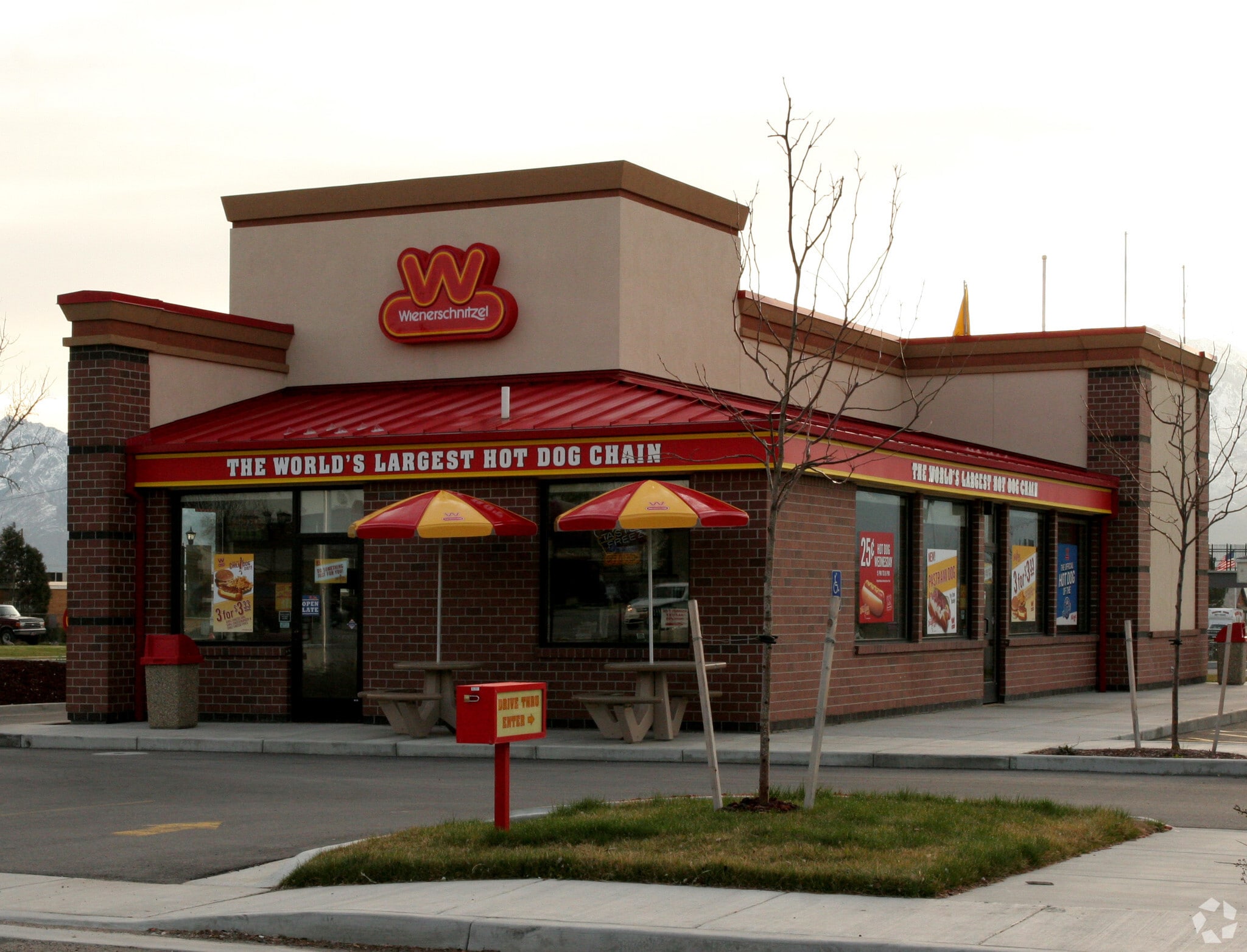 1421 W South Jordan Pky, South Jordan, UT for lease Primary Photo- Image 1 of 3