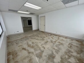 37 Sherwood Ter, Lake Bluff, IL for lease Interior Photo- Image 2 of 3