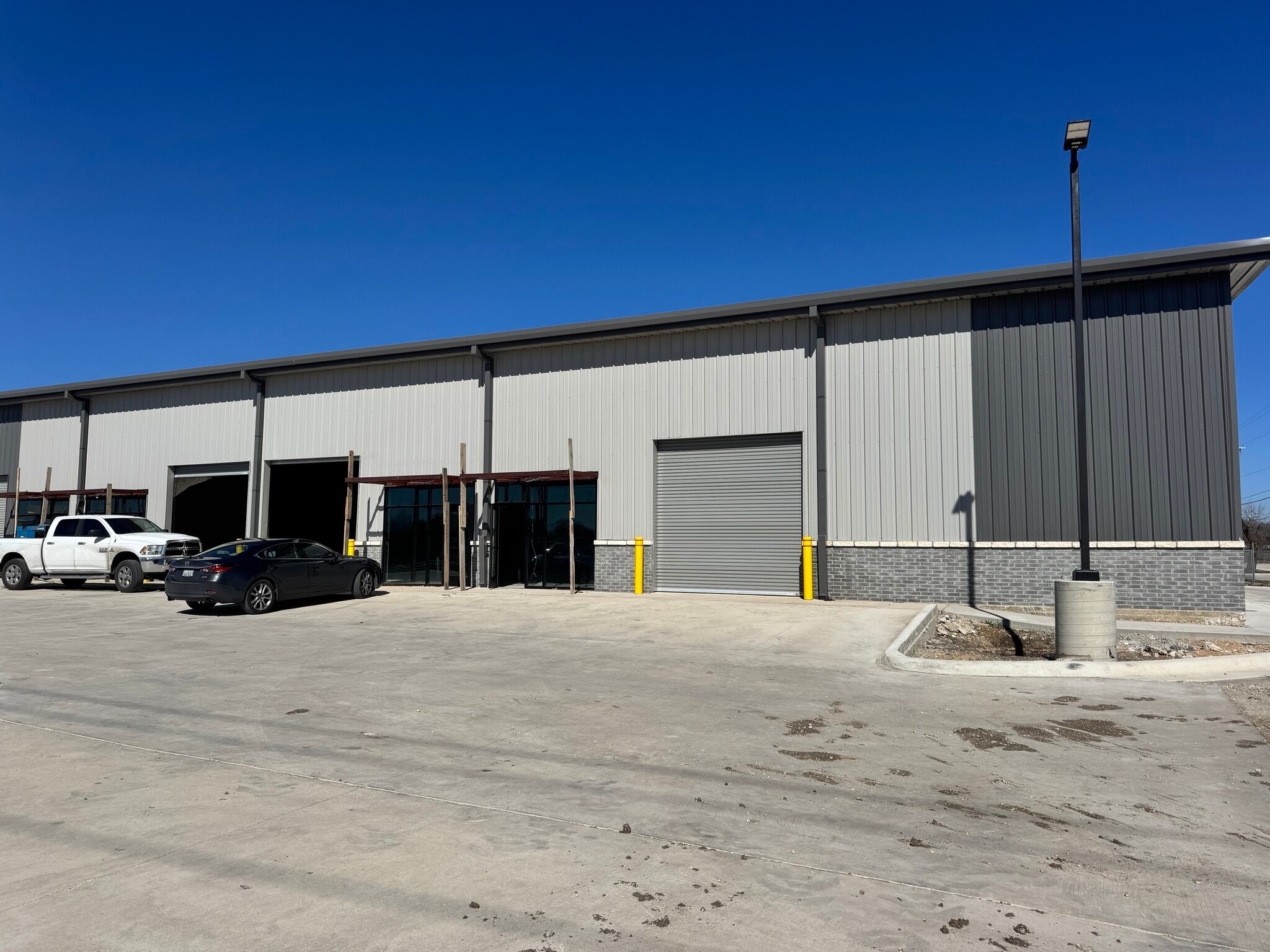 5865 Houston St, San Antonio, TX for lease Building Photo- Image 1 of 2