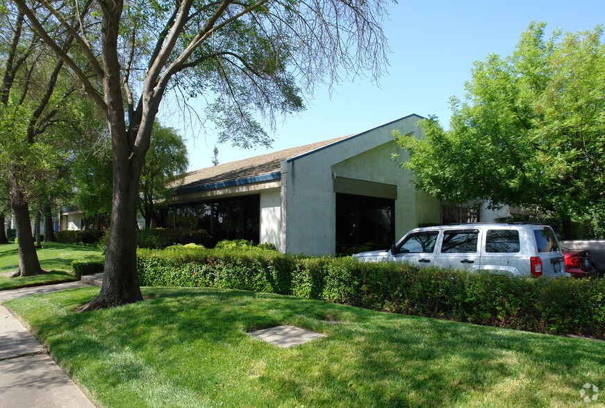 6337 Matheny Way, Citrus Heights, CA à louer - Photo du bâtiment - Image 3 de 17