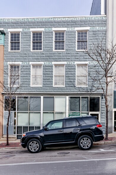 168 E Highland Ave, Elgin, IL for lease - Building Photo - Image 1 of 9