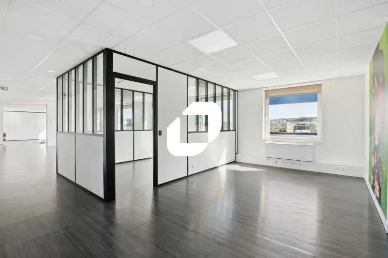 10 Rue Chevreul, Suresnes for lease - Interior Photo - Image 3 of 10