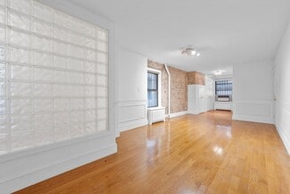 Plus de détails pour 111 E 62nd St, New York, NY - Bureau/Médical à louer