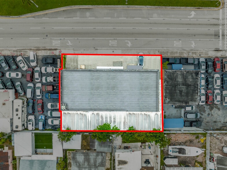 4255 E 8th Ave, Hialeah, FL à louer - Photo du bâtiment - Image 3 de 16