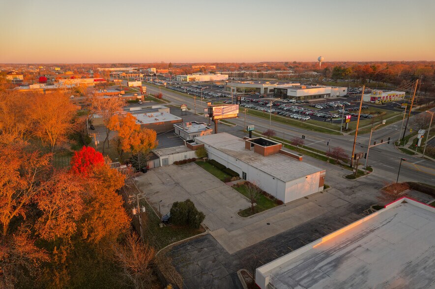 1800 N Rand Rd, Palatine, IL à vendre - Photo du bâtiment - Image 2 de 27