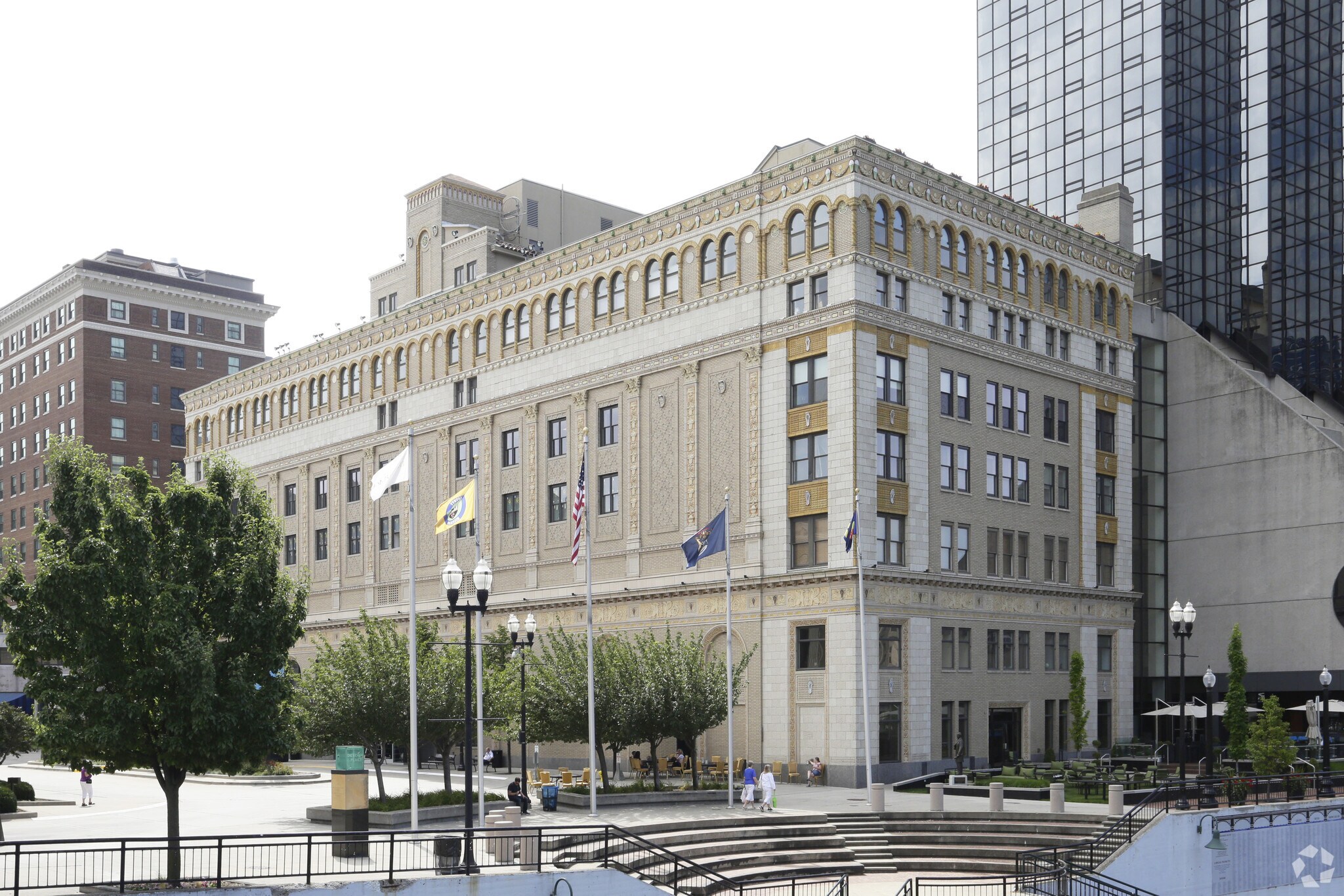 220 Lyon St NW, Grand Rapids, MI for lease Building Photo- Image 1 of 22