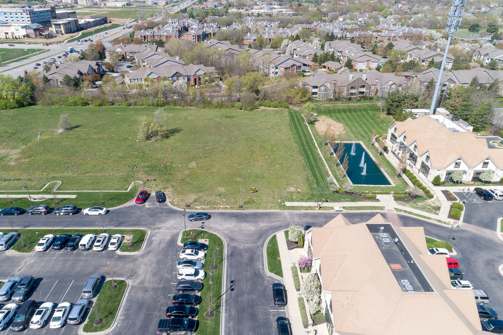 13470 Briar St, Leawood, KS à vendre Photo du bâtiment- Image 1 de 10