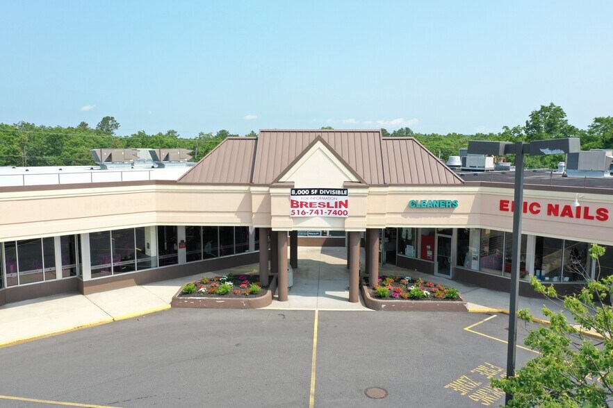 248-268 W Montauk Hwy, Hampton Bays, NY à louer - Photo du bâtiment - Image 3 de 12