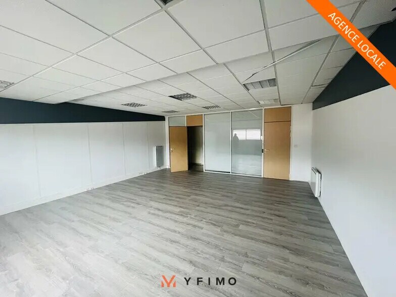 Office in Morainvilliers for lease - Interior Photo - Image 1 of 4