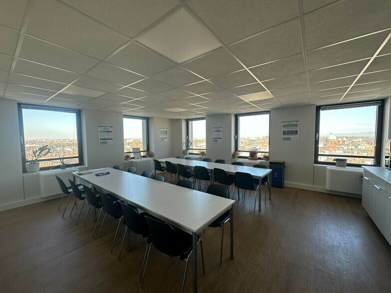 Office in Strasbourg for lease - Interior Photo - Image 2 of 9