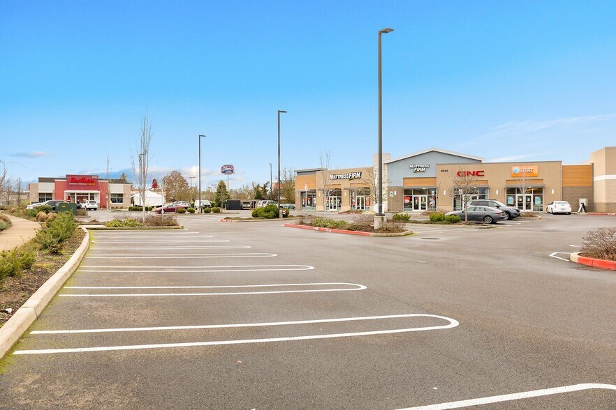 777 N Arney Rd, Woodburn, OR à louer - Photo du bâtiment - Image 3 de 4