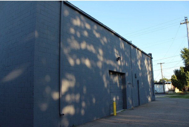 607 N Rochester Rd, Clawson, MI à louer - Photo du bâtiment - Image 2 de 2