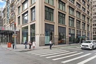 212 Fifth Ave, New York, NY à louer Photo du bâtiment- Image 1 de 4