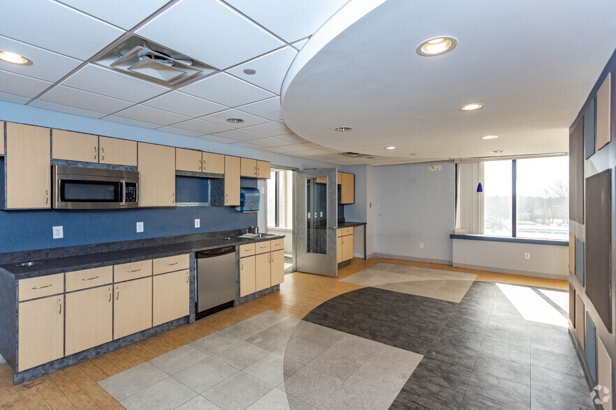 2150 Joshuas Path, Hauppauge, NY à louer - Photo intérieure - Image 2 de 26