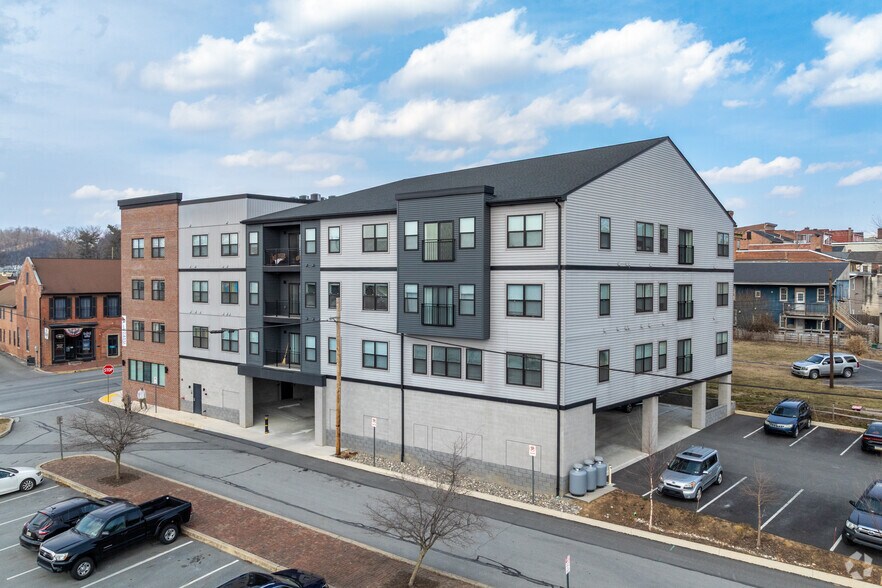 132 Locust St, Columbia, PA à louer - Photo du bâtiment - Image 3 de 3