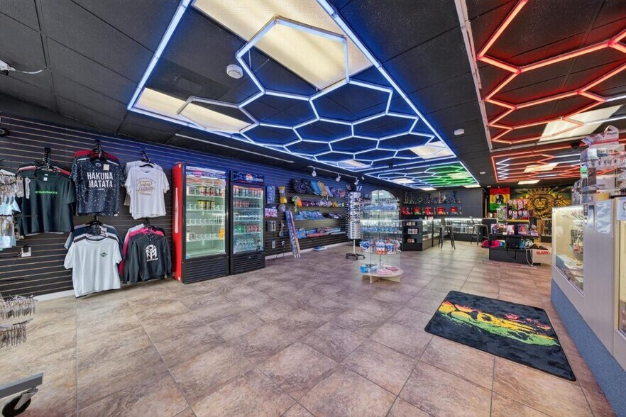 2016 S Atlantic Ave, Daytona Beach, FL à vendre - Photo intérieure - Image 3 de 14