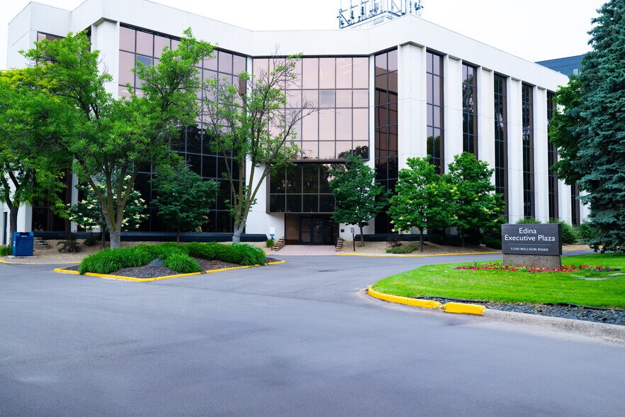 5200 Willson Rd, Edina, MN à louer - Photo du bâtiment - Image 2 de 2