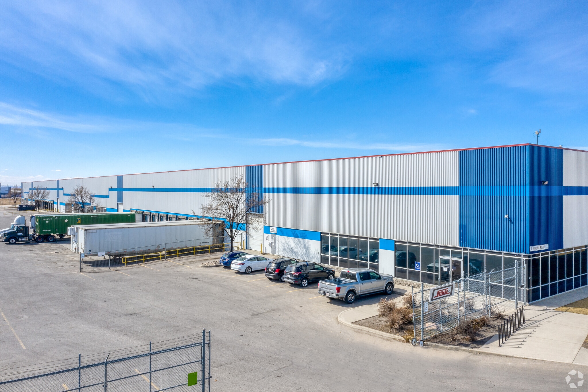 11 Dufferin Pl SE, Calgary, AB for sale Primary Photo- Image 1 of 1