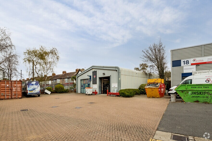 Church Rd, Mitcham à louer - Photo du bâtiment - Image 3 de 3