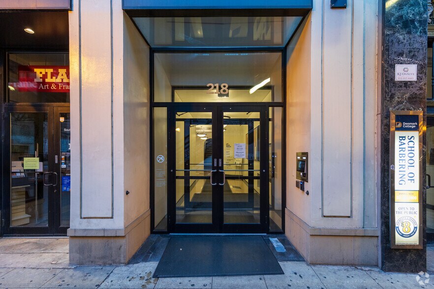218 S Wabash Ave, Chicago, IL à louer - Photo du bâtiment - Image 2 de 9